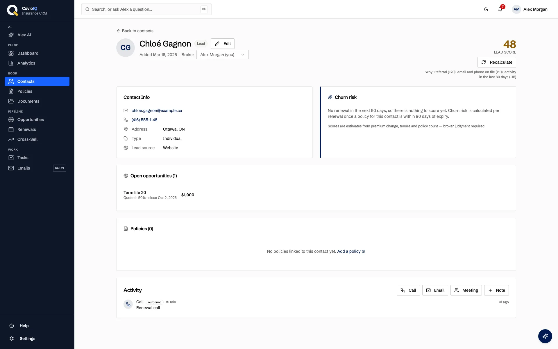 Une fiche de contact CovioIQ affichant le score de prospect et ses raisons, sur des données d'exemple